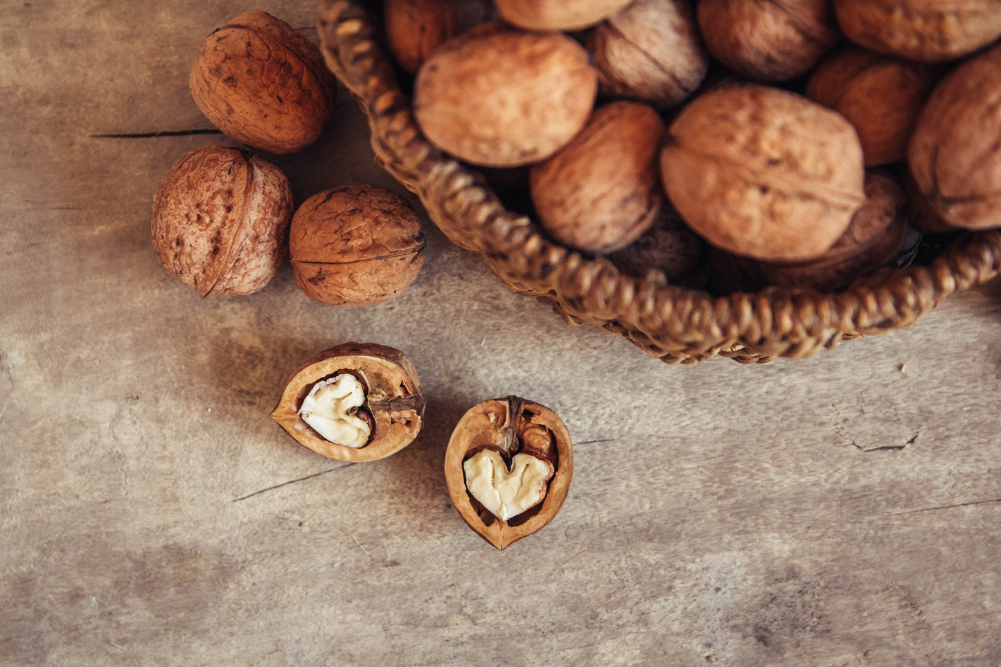 walnut (اخروٹ ثابت)