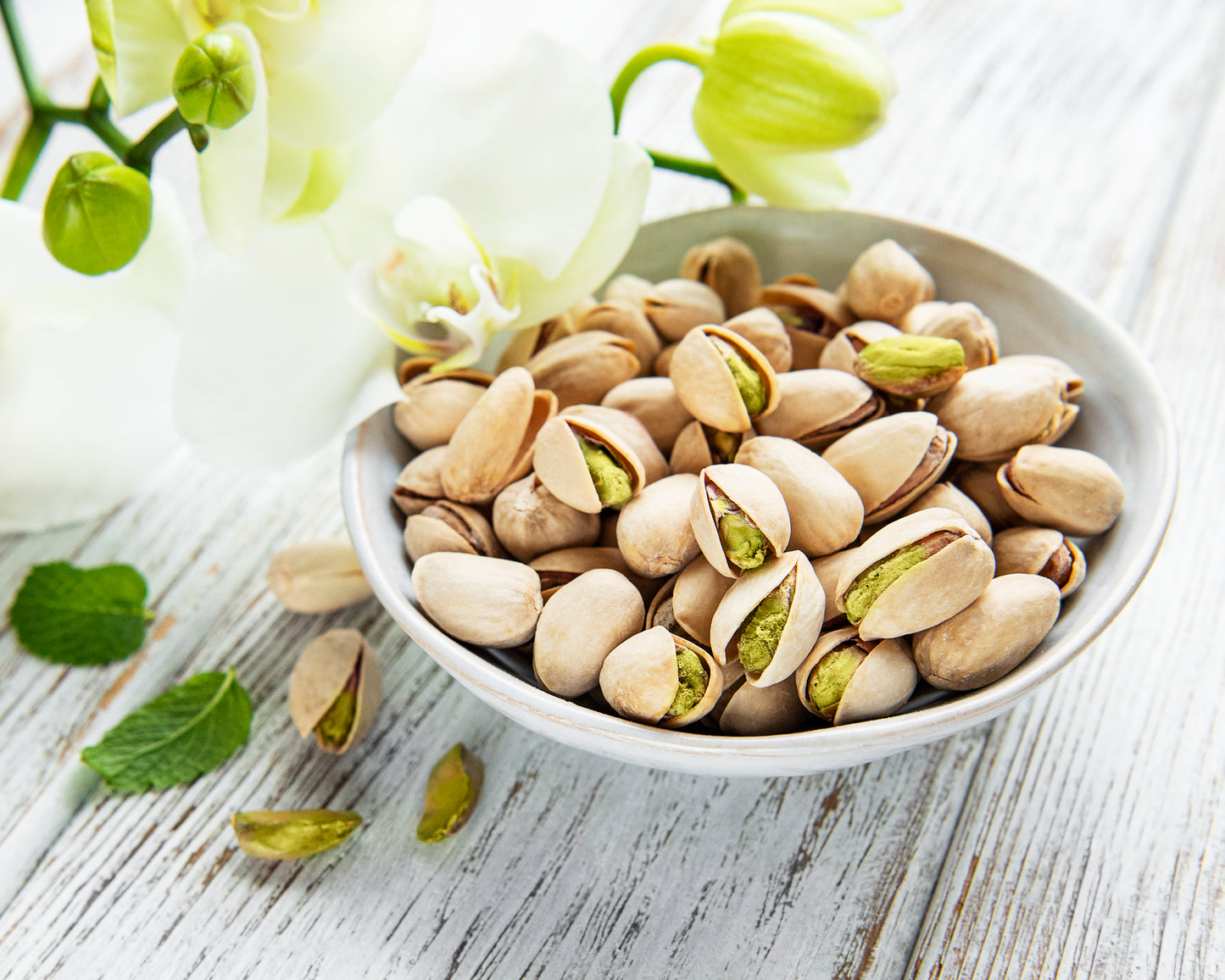 Pistachios (پستہ)